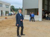 Geschäftsführer Alexander Wilhelm auf der Baustelle im TIP Innovationspark Nordheide.  (c) WLH Wirtschaftsförderung im Landkreis Harburg GmbH
